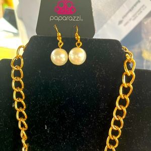 Gorgeous gold and pearl necklace, with pearl earrjngs to match!!